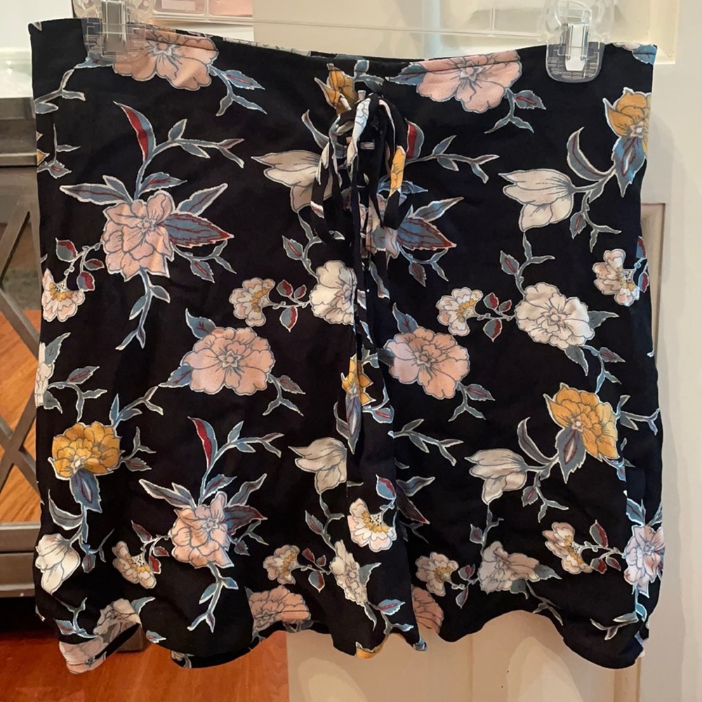 Kendall & Kylie floral mini skirt